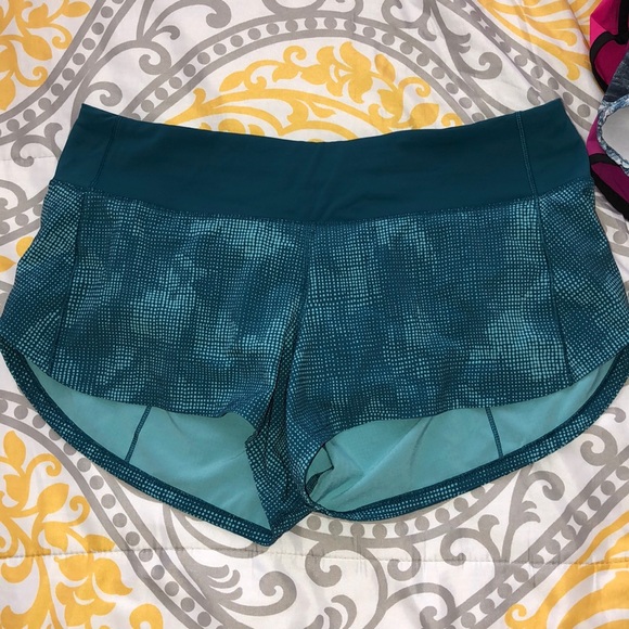 lululemon athletica Pants - Lululemon green dot speed up 2.5 shorts